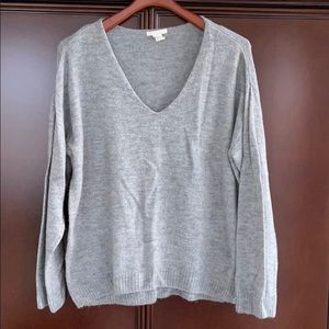 H&M grey v neck sweater.